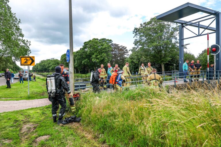 Grote zoekactie na vondst step op brug