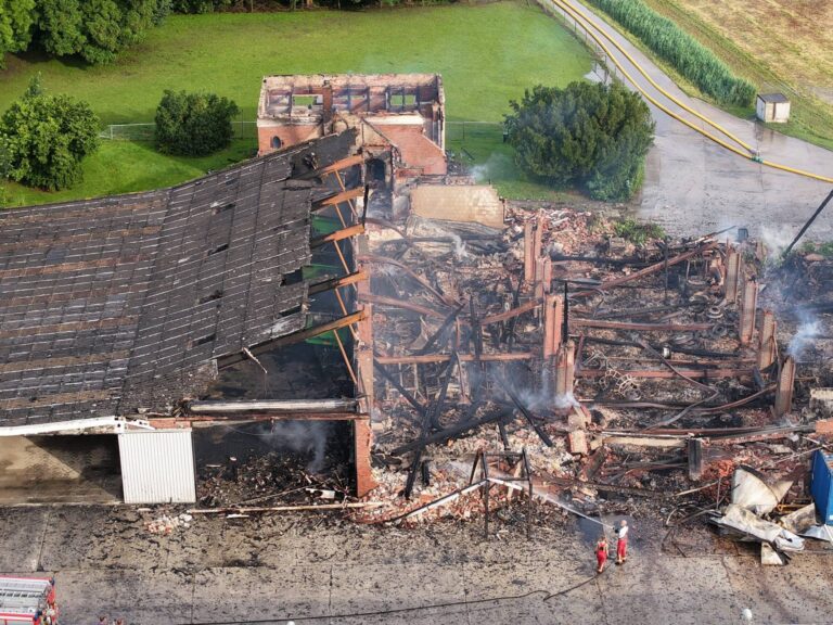Twee boerderijen verwoest tijdens noodweer