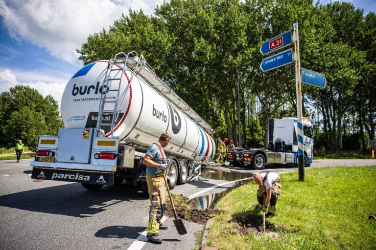 Trailer schiet los van vrachtwagen