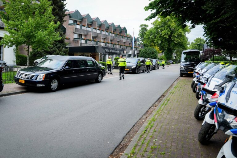 Keizer Naruhito en keizerin Masako van Japan aangekomen