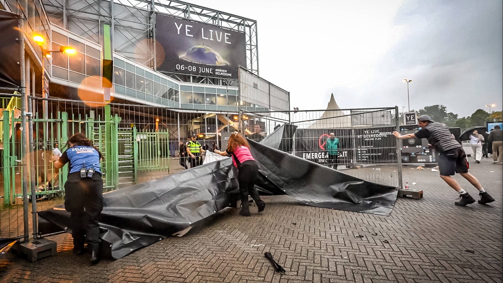 Harde wind veroorzaakt overlast bij concert Kanye West