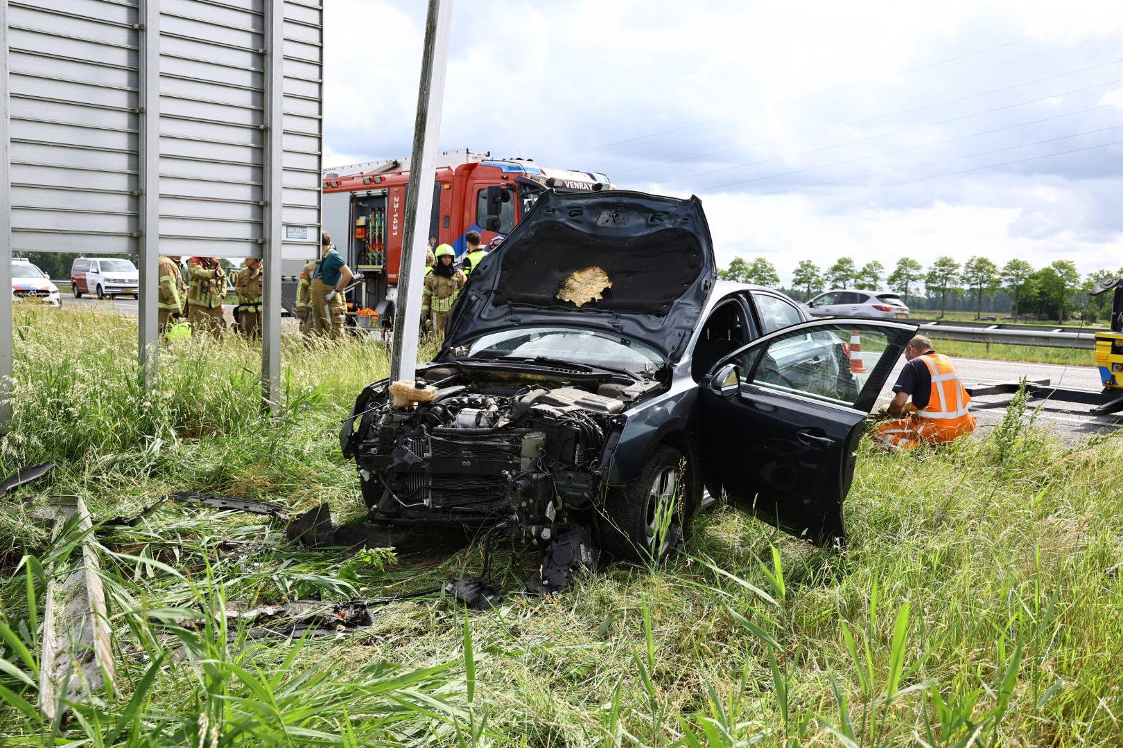 Auto van snelweg na vermoedelijke beroerte bestuurder