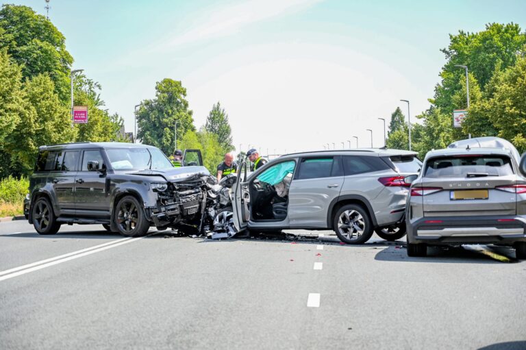 Automobilist raakt onwel, veroorzaakt ongeval met drie voertuigen