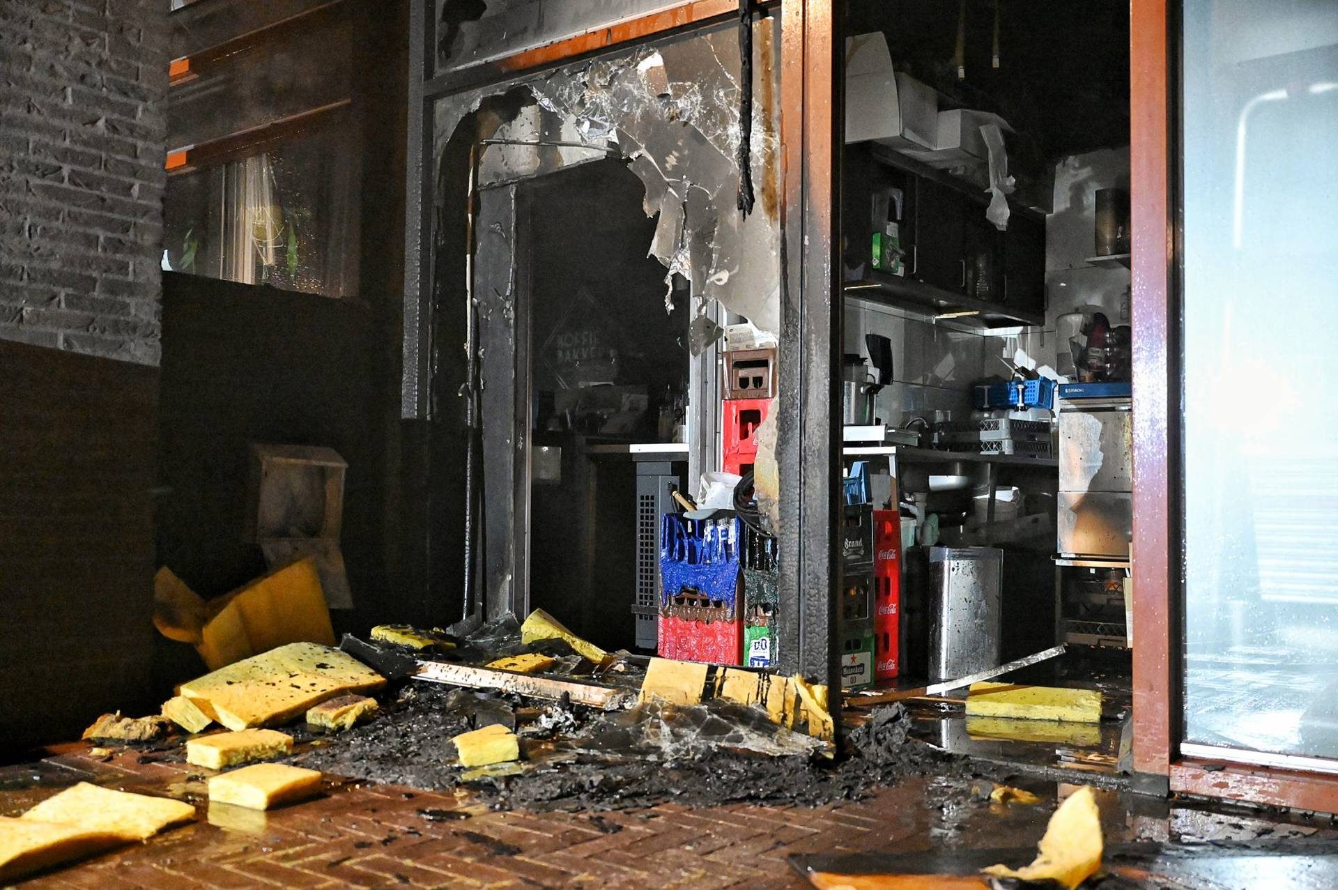 Politie zoekt verdachten van brandstichting bij grote brand