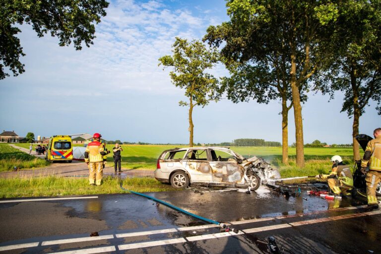 Dode en gewonde bij frontale botsing