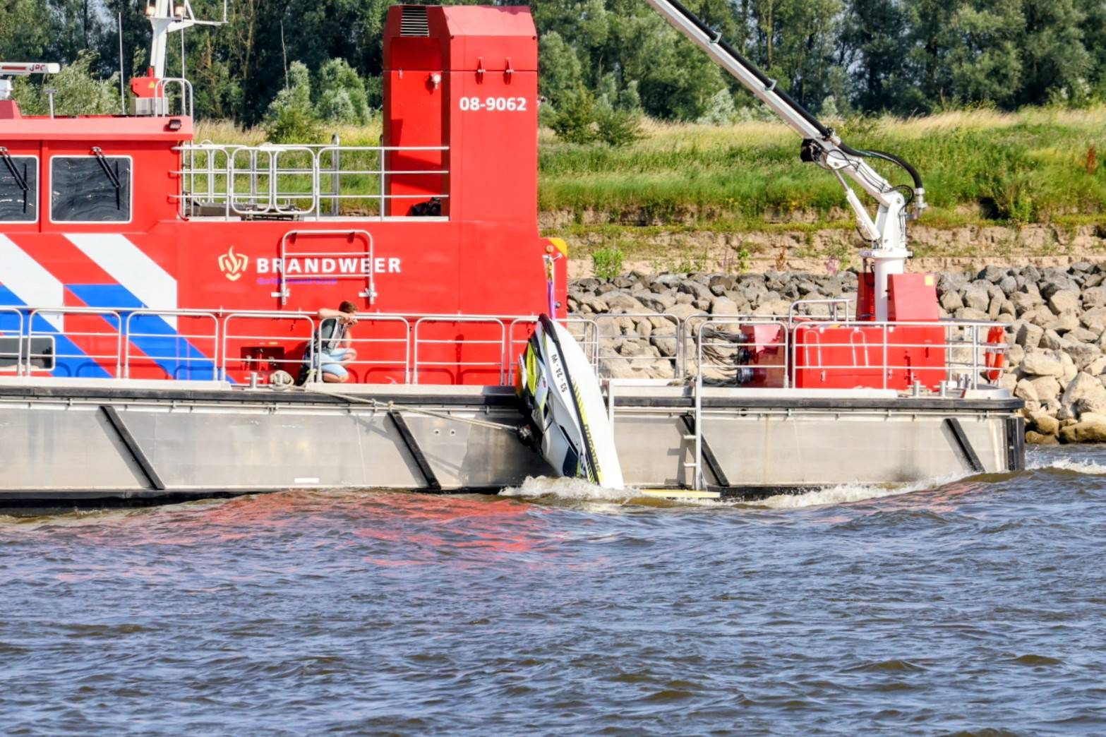 Jetski krijgt motorpech bij Wamel, bestuurder belandt in water