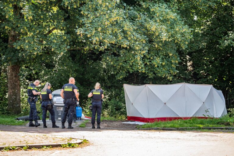 UPDATE: Overleden persoon aangetroffen in water, politie onderzoekt zaak
