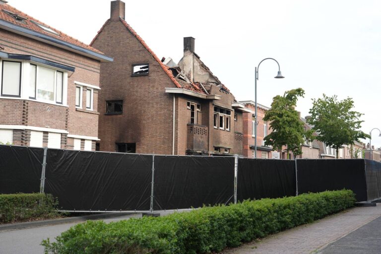 Lichaam gevonden in uitgebrand huis tijdens zoektocht naar bewoner