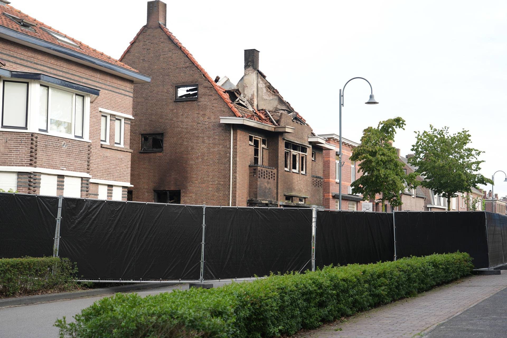 Lichaam gevonden in uitgebrand huis tijdens zoektocht naar bewoner