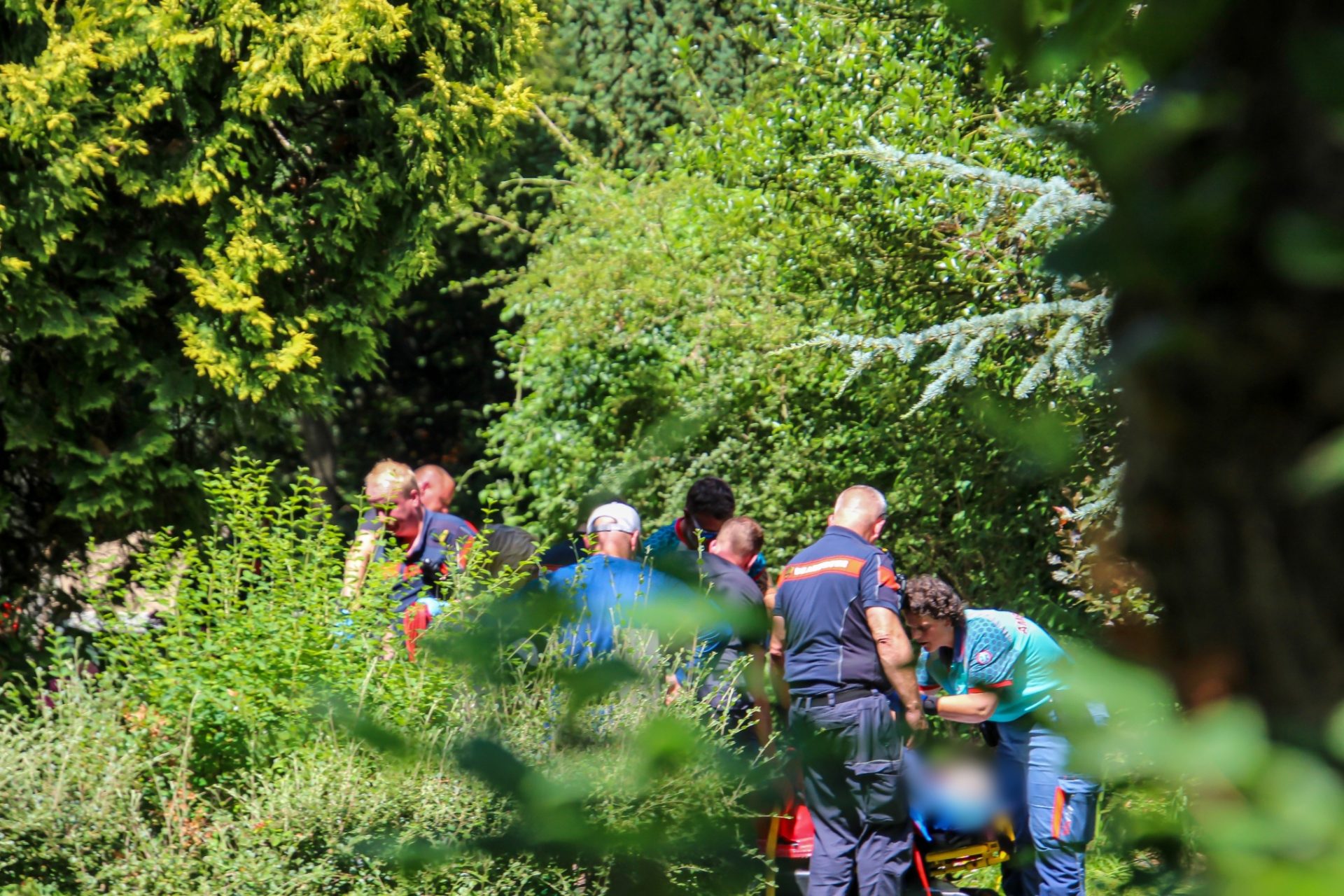 Vrouw gewond na val in graf