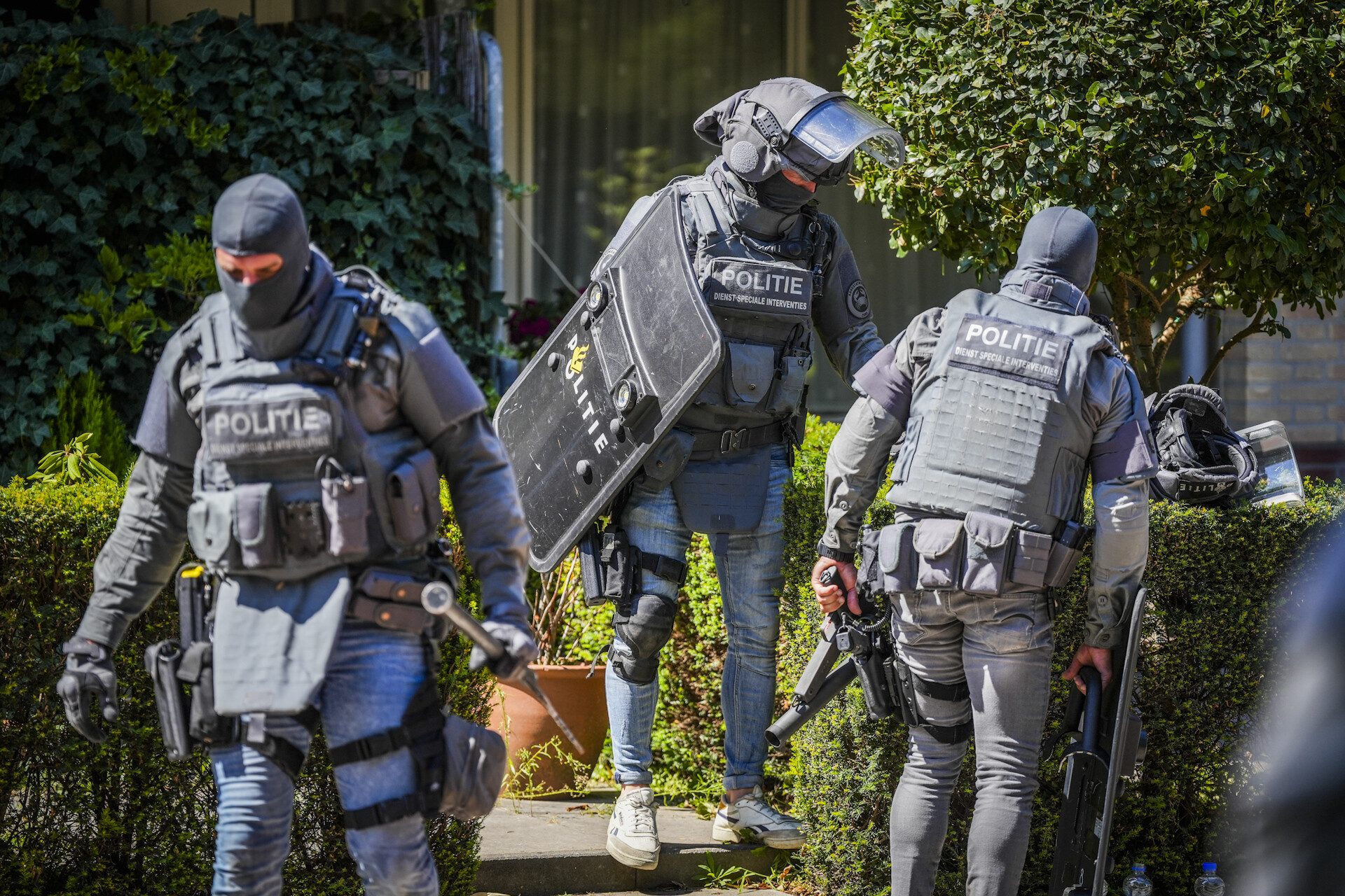Grote politie-inzet op school om meisje met vuurwapen
