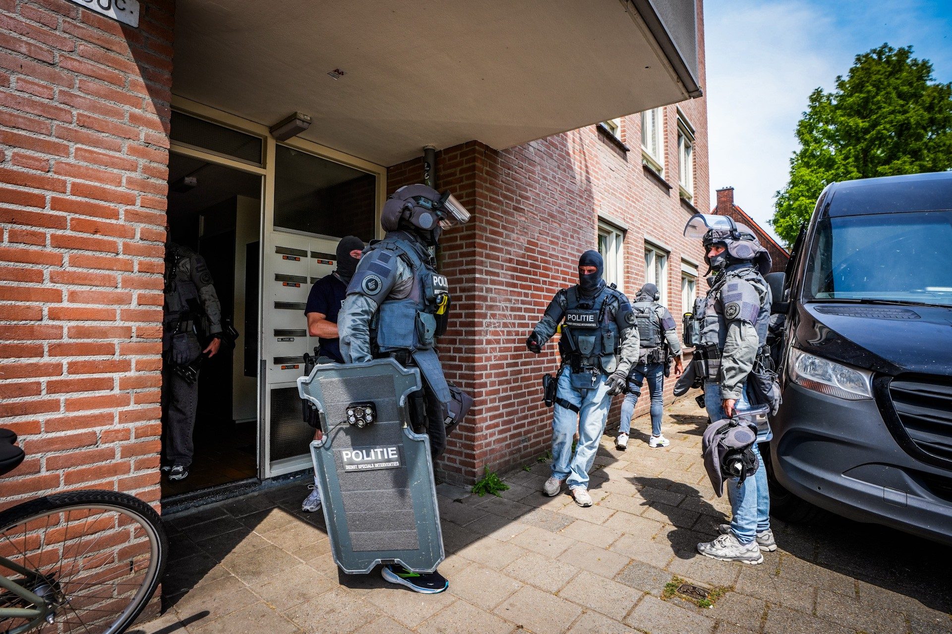 DSI valt appartement binnen na tip over vuurwapen