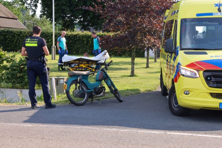 Bestuurder van brommer raakt gewond na crash in tuin, voertuig blijkt gestolen