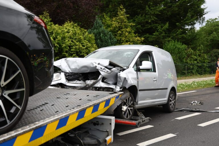 Motorrijder gewond bij kettingbotsing met drie auto’s