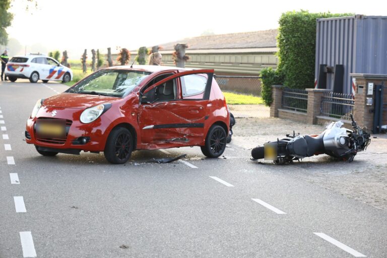 Motorrijder gewond bij botsing met auto