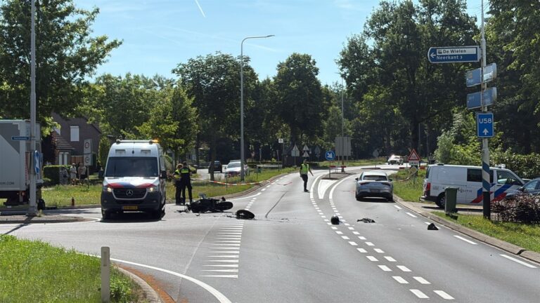 Motorrijder gewond bij aanrijding met vrachtwagen