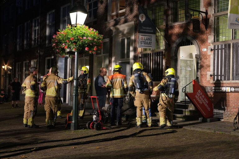 Groot alarm na rook en brandlucht in Museum De Roos