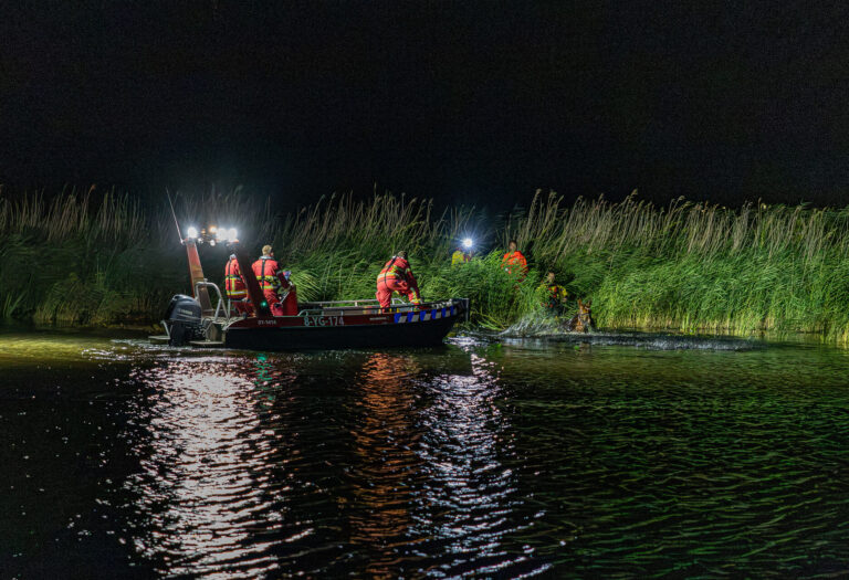 Grote reddingsactie voor paard in kanaal
