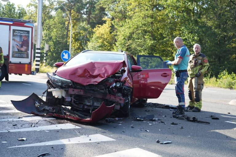 Automobilist gewond na botsing, vrouw mogelijk dronken achter stuur