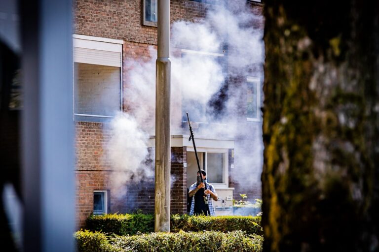 Flashbangs gebruikt bij inval, man aangehouden