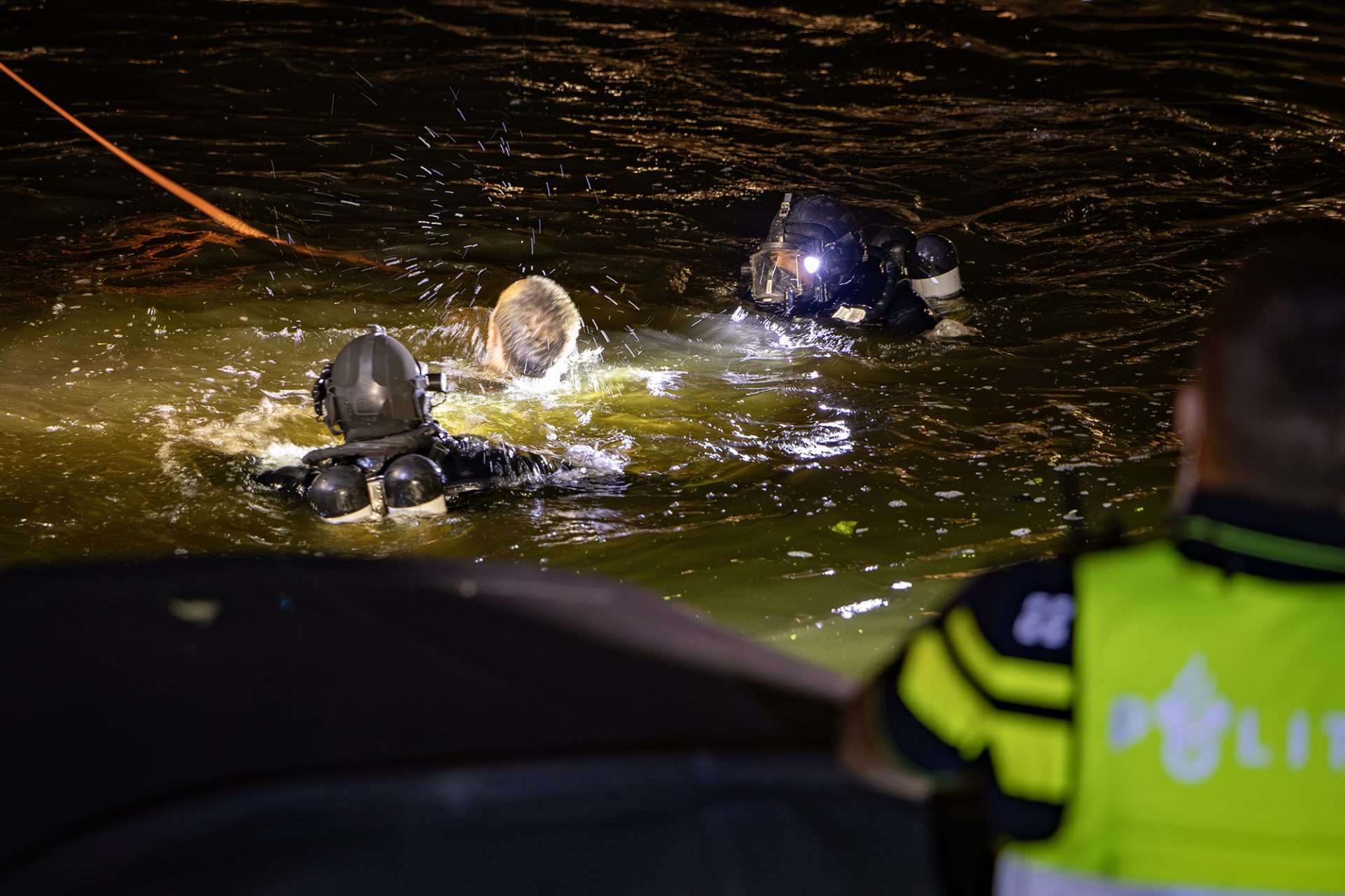Man aangehouden na nachtelijke zwempartij in gracht Haarlem
