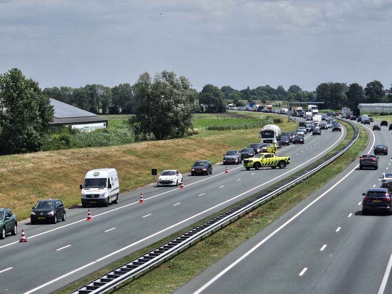 Dronken spookrijder botst frontaal op taxi met inzittenden