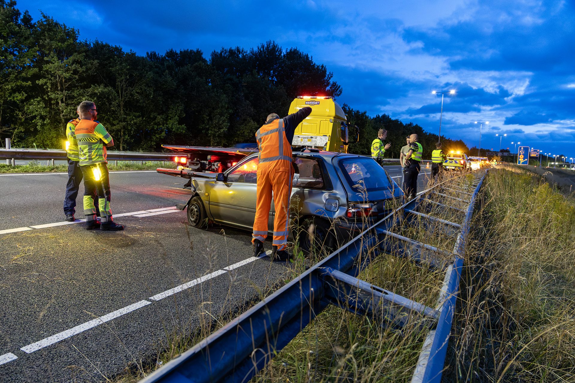 Auto crasht op snelweg bij Velsen-Zuid, bestuurder spoorloos