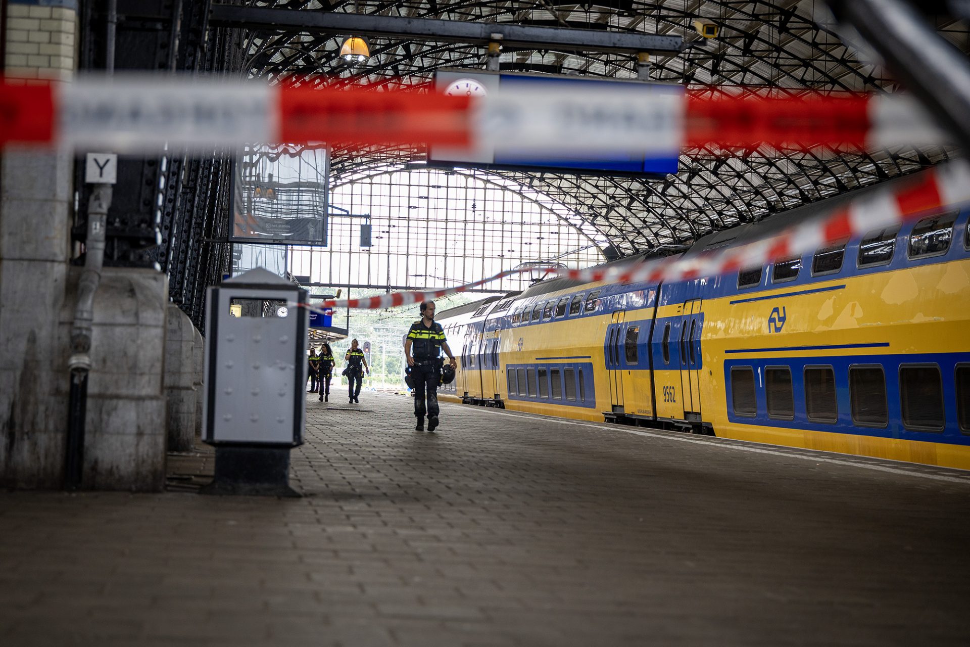 Persoon zwaargewond na incident op station, treinverkeer stil