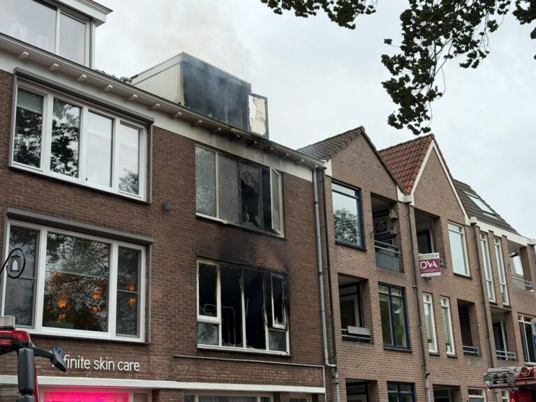 Veel schade bij uitslaande woningbrand