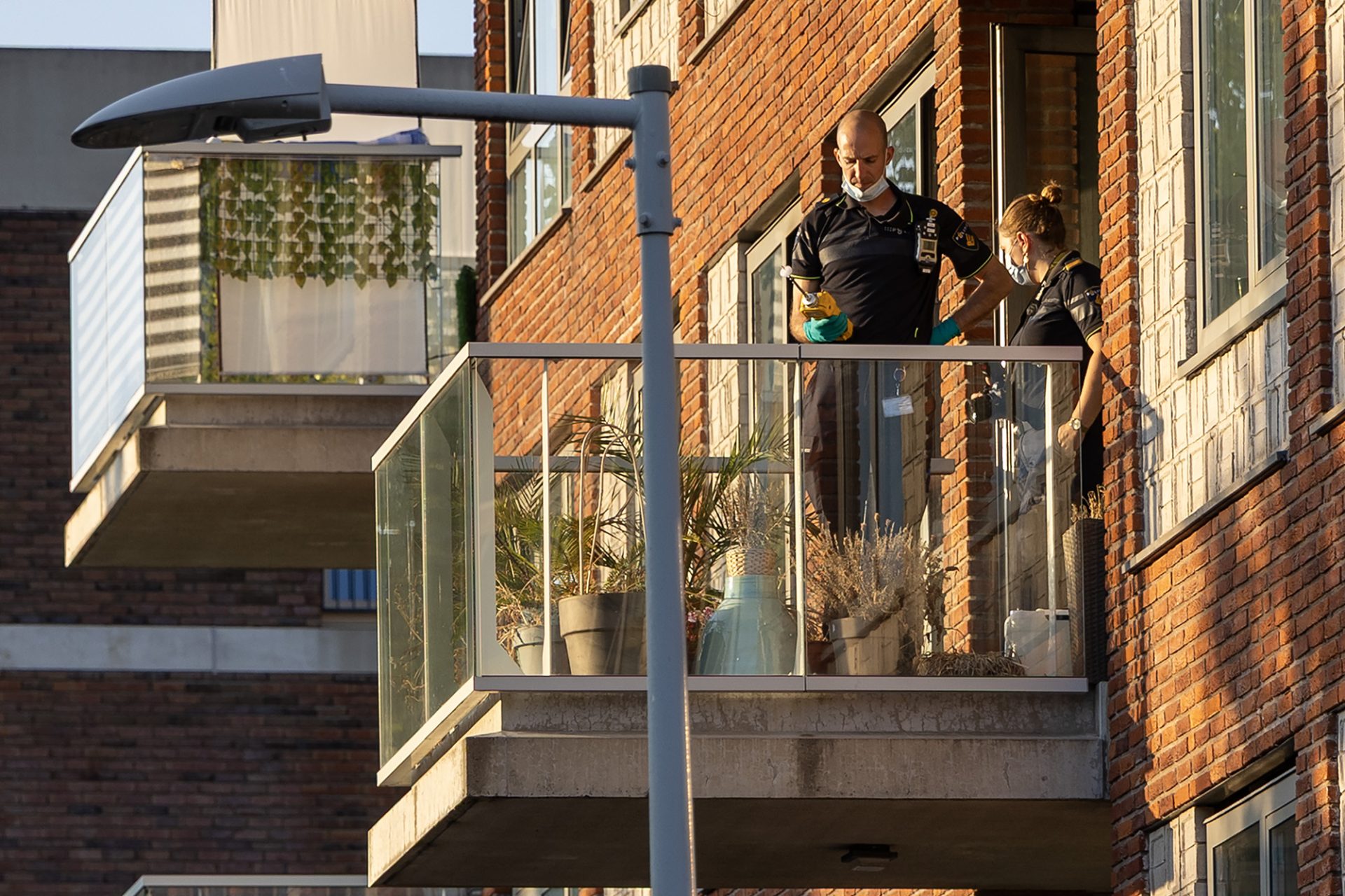 Middelbrand na vermoedelijk explosief