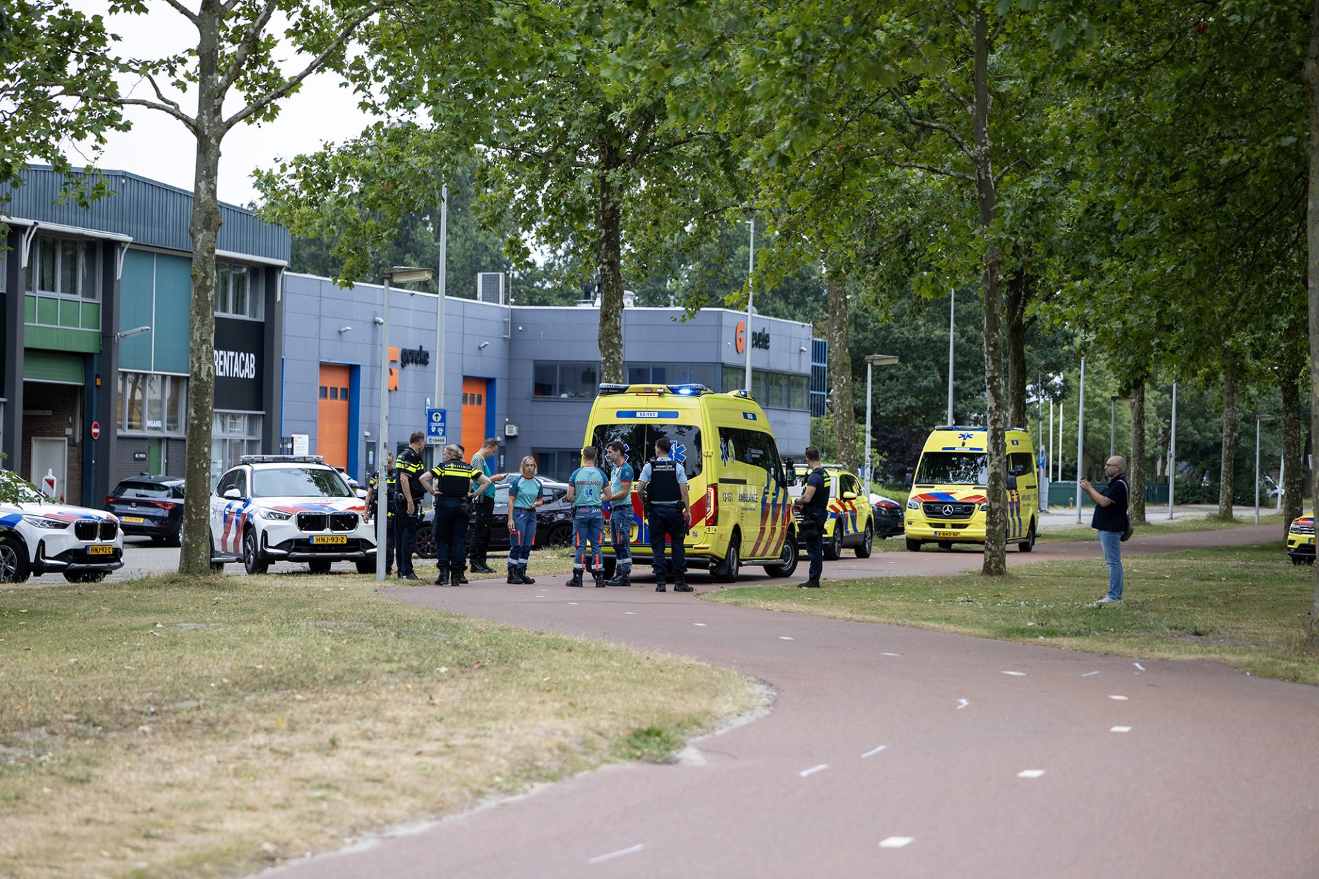 Steekincident en mogelijke schietpartij op steenworp afstand
