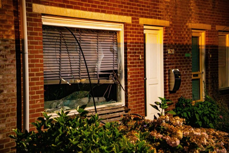 Raam van woning gesneuveld na mogelijke explosie