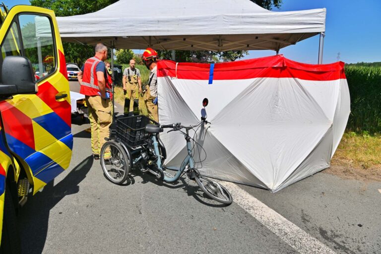 Fietser overleden na botsing met vrachtwagen