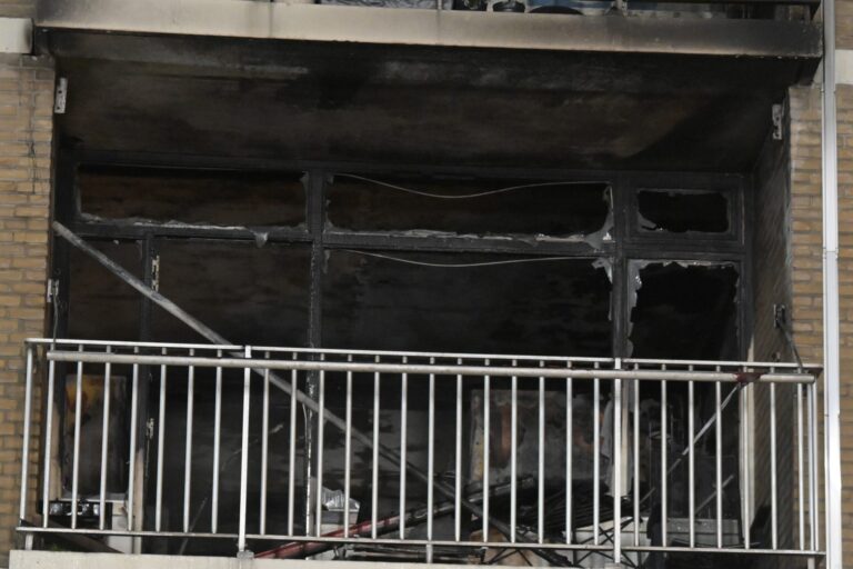 Flatwoning uitgebrand, bewoners geëvacueerd