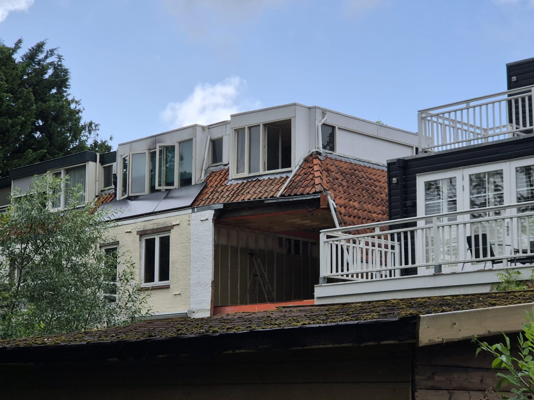 Pand gedeeltelijk ingestort, buren geëvacueerd