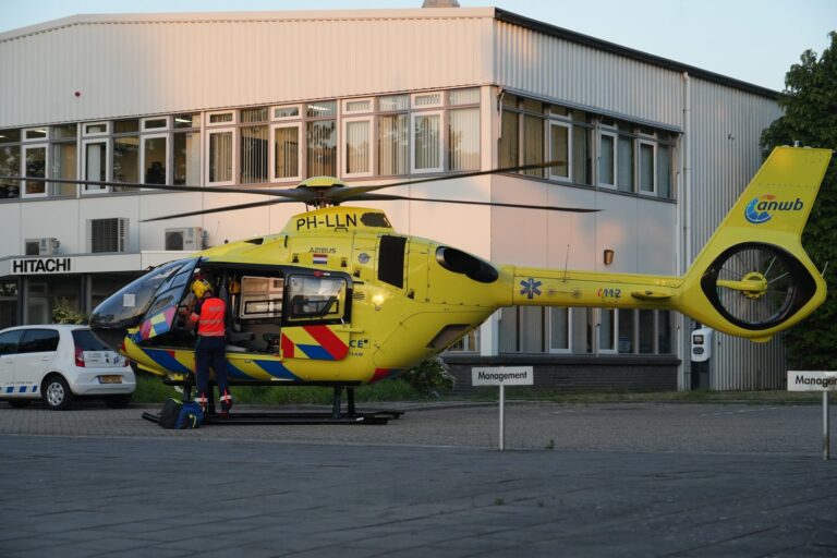 Man zwaargewond bij bedrijfsongeval