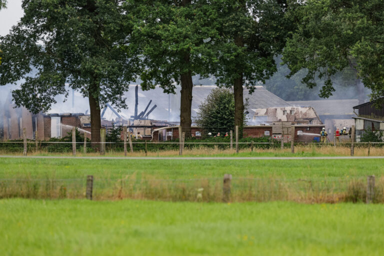 Eigenaar aangehouden na verwoestende brand in woonboerderij