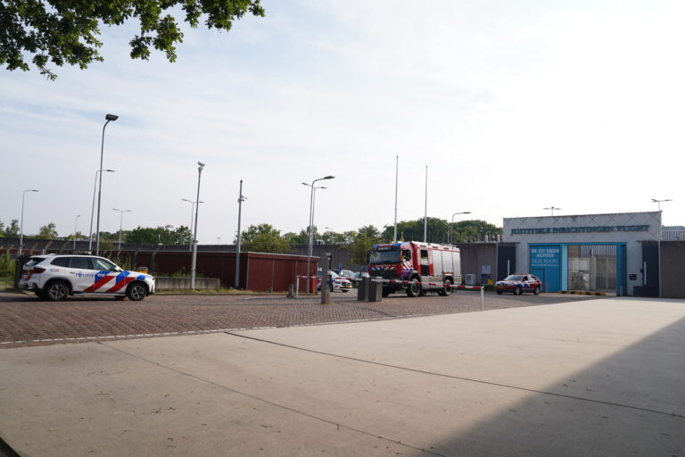 Gedetineerde sticht brand in cel