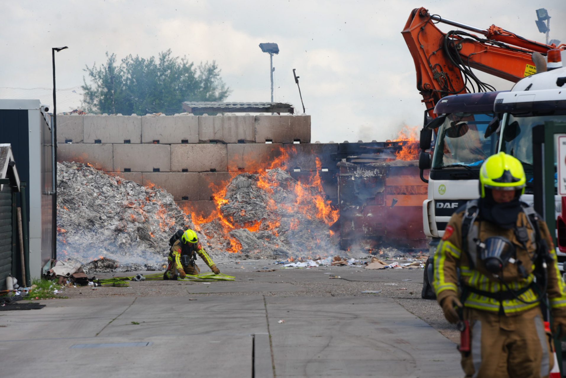 Brand in papieropslag zorgt voor grote inzet