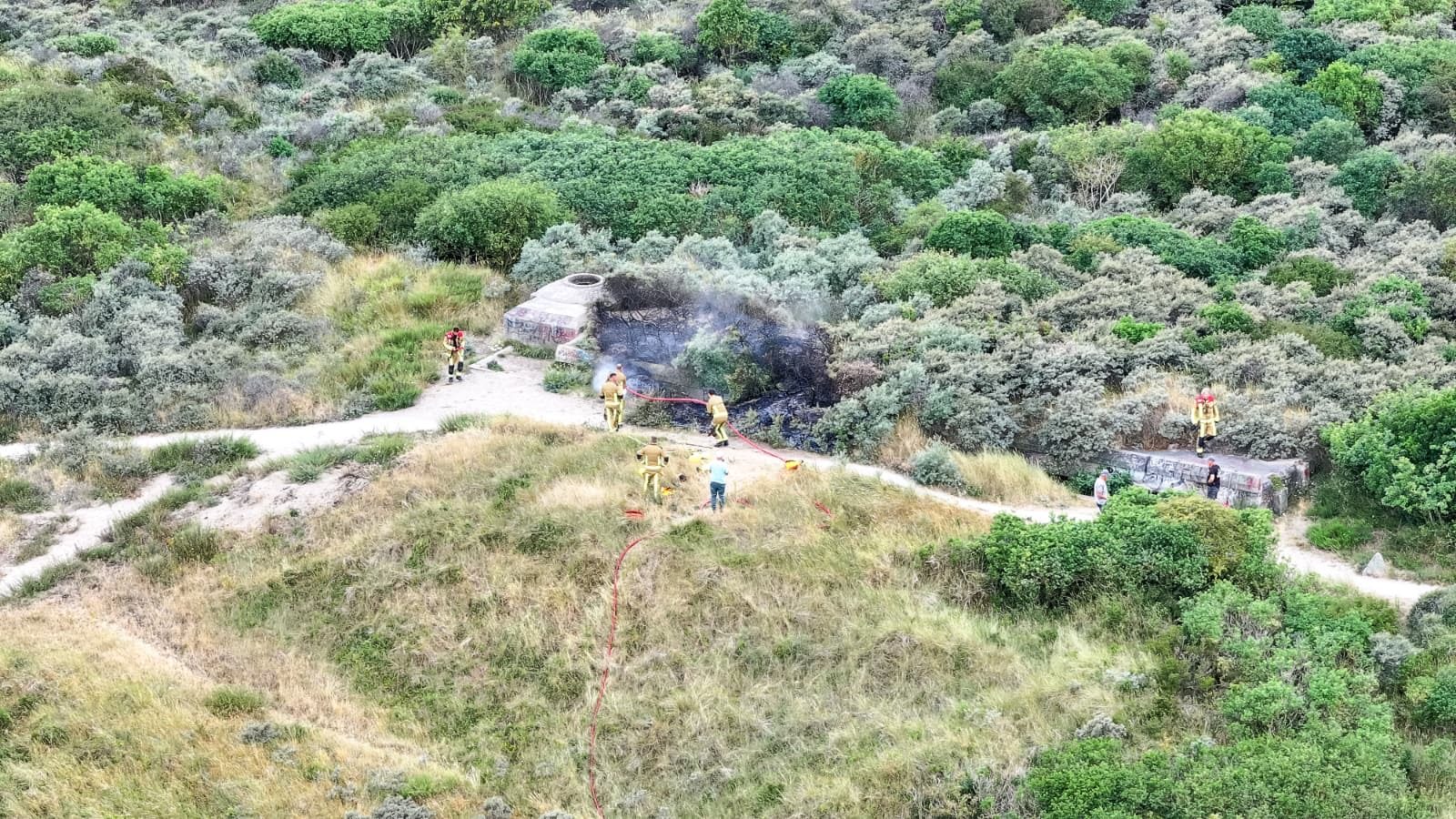Grote brandweerinzet na brand in de duinen