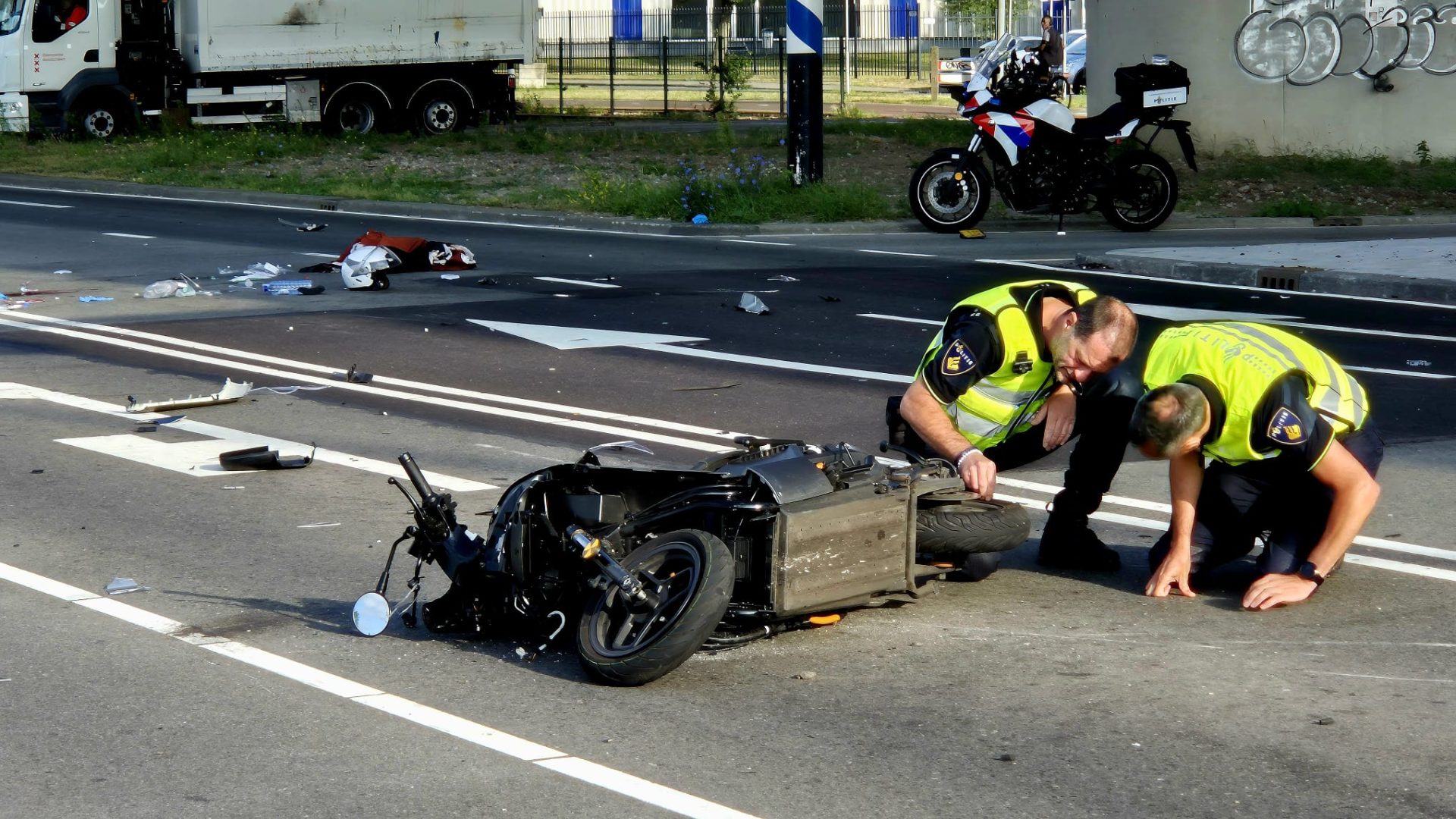 Motorscooterrijder raakt ernstig gewond bij zwaar verkeersongeval
