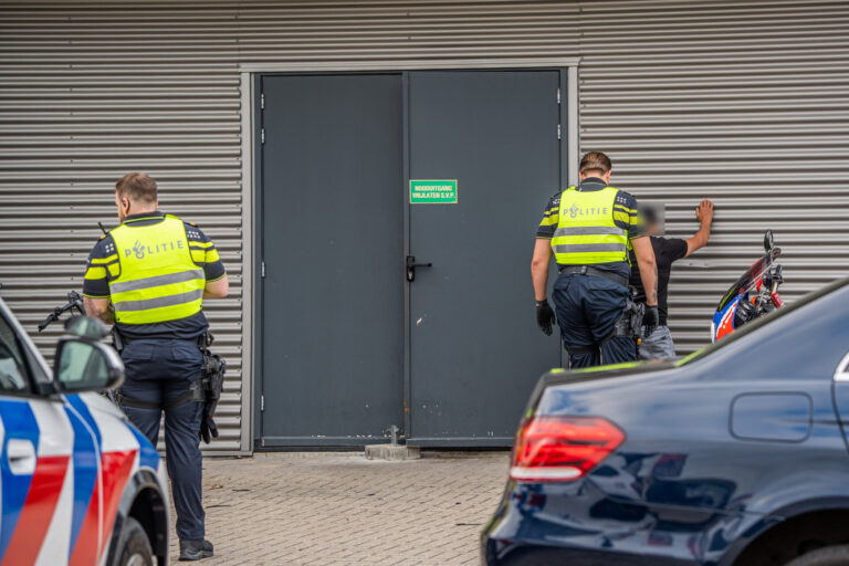Politie onderzoekt mogelijk steekincident bij restaurant