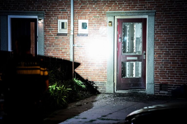 Explosie zorgt voor veel schade aan woning