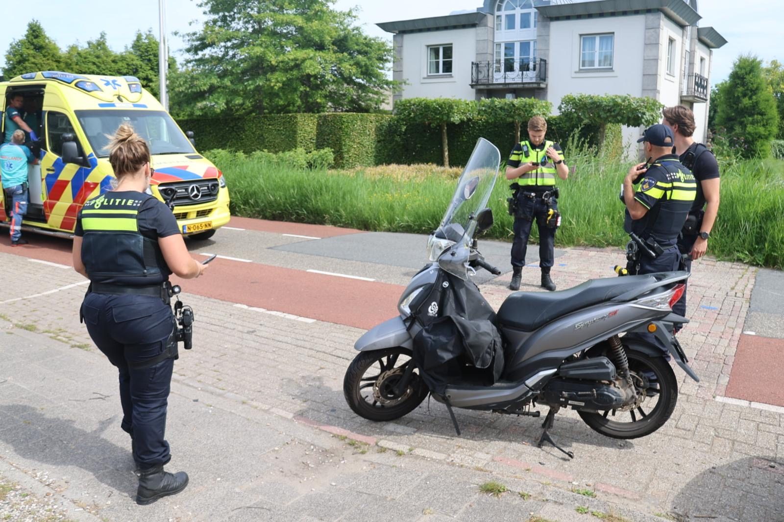 Traumateam opgeroepen na botsing tussen twee scooters