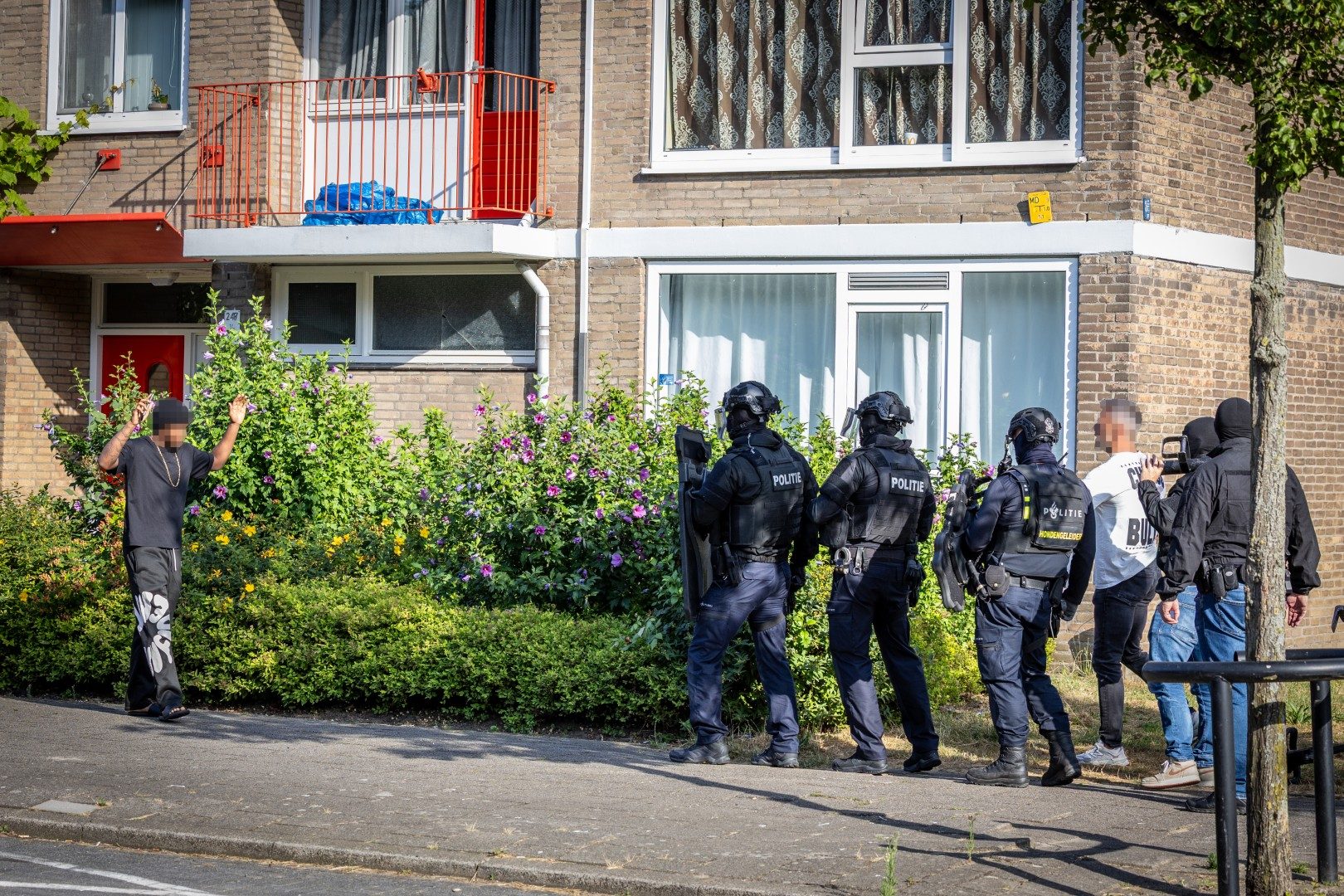 Grote politieactie Schiedam na melding van mogelijk wapen