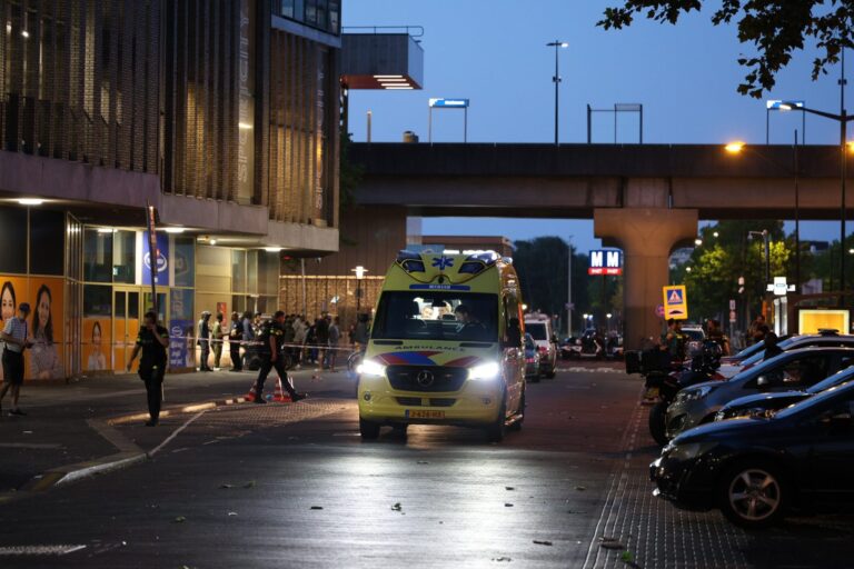 Man gewond bij schietpartij, politie doet onderzoek