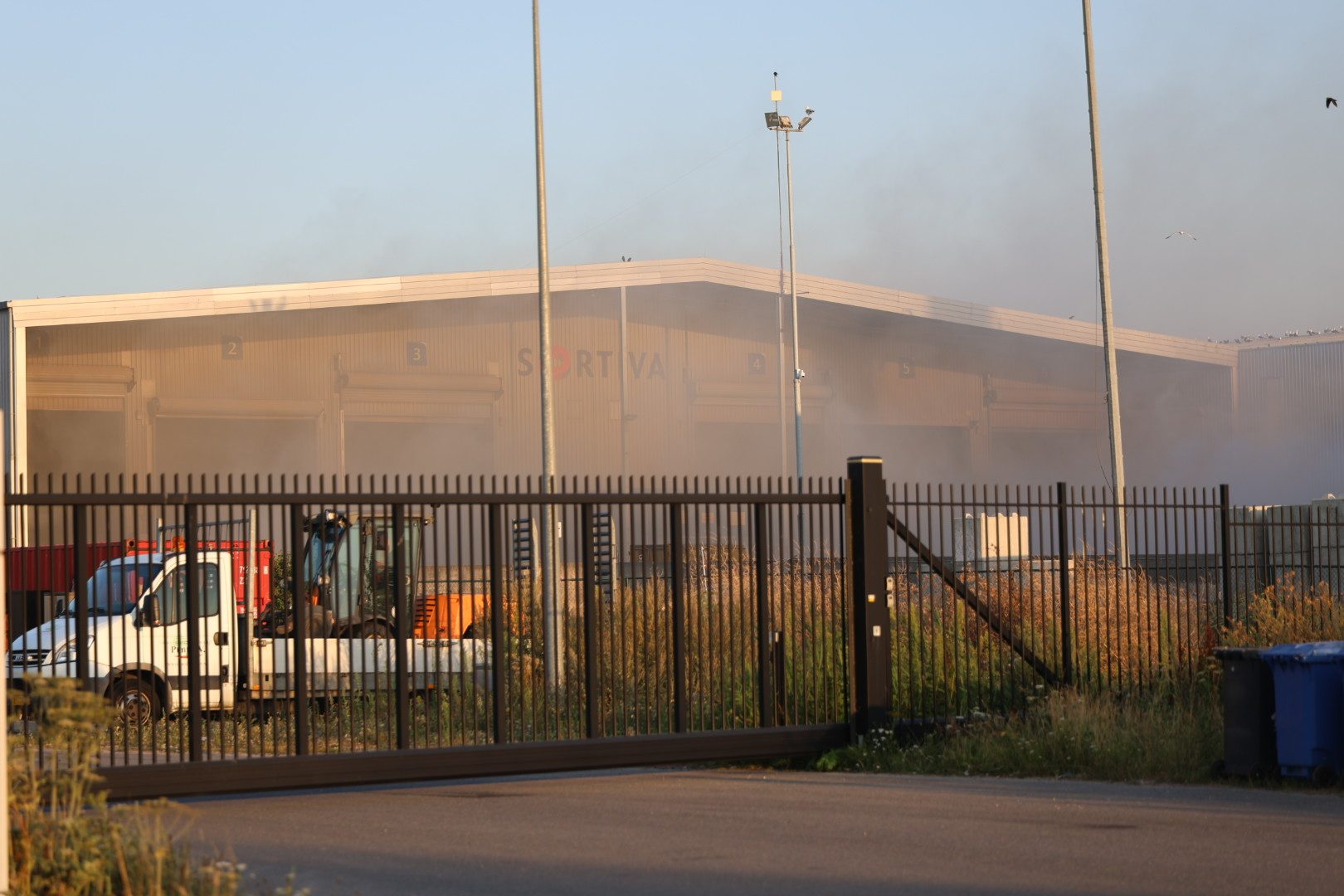 Grote brand in bedrijfspand