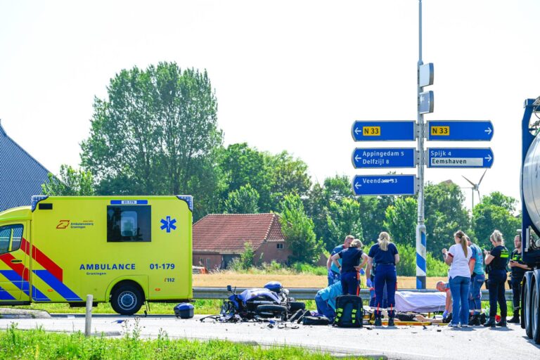UPDATE: Ernstig ongeval tussen vrachtwagen en motor
