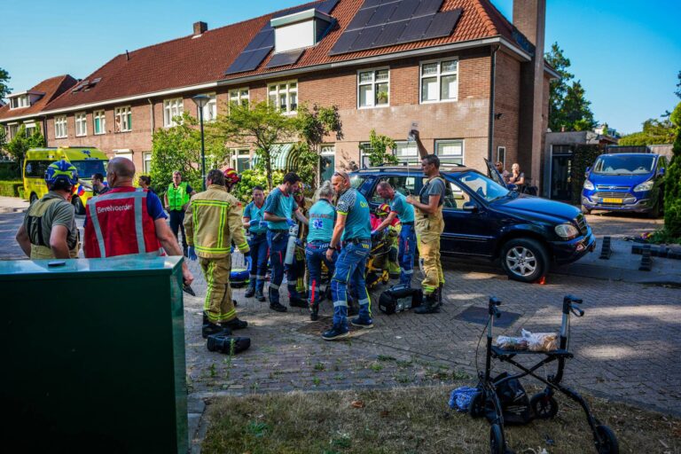 Vrouw (89) met rollator zwaargewond na aanrijding