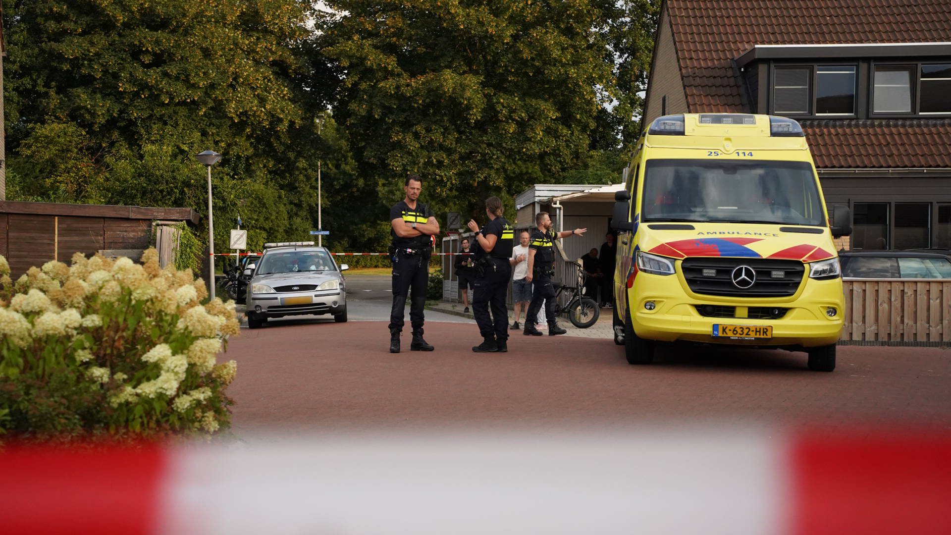 Twee gewonden, één ernstig, bij botsing tussen auto en scooter